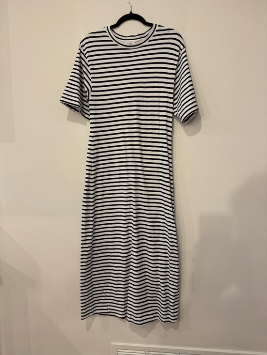 AYR Dresses & Skirts - AYR Black & White Striped Midi T-Shirt Dress